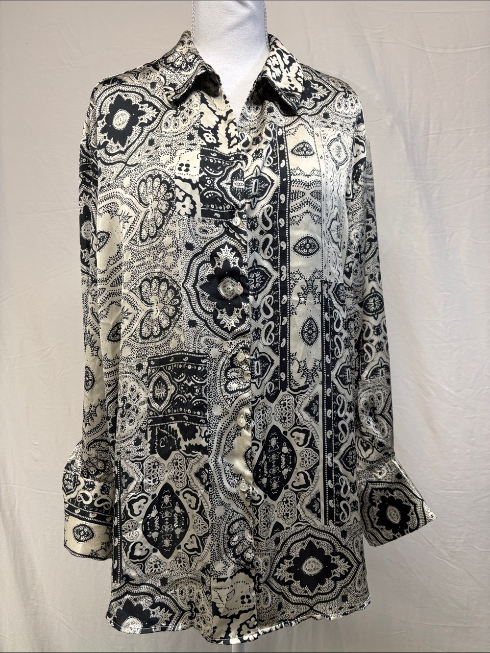 Womens Black & White Paisley Button-Down Blouse